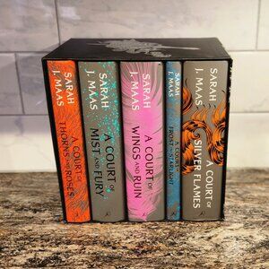 A court of thorns and roses hardcover boxed set